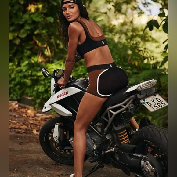 Free People FP Movement There You Go Run Shorts NWT XS/S - Picture 4 of 7